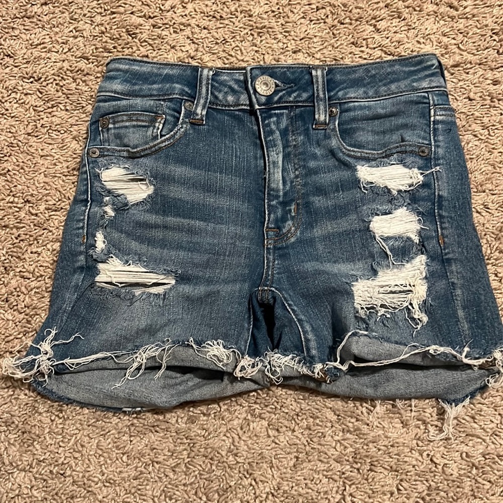 American eagle size 2 high rise shortie distressed